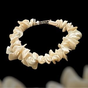 BEAUTIFUL SHELL BRACELET